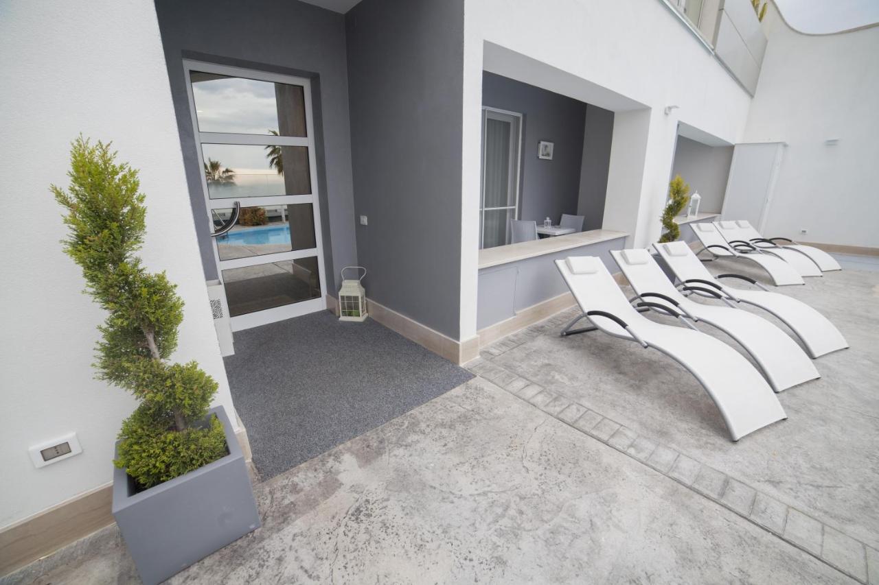 Residence Del Sole Manfredonia Exteriör bild